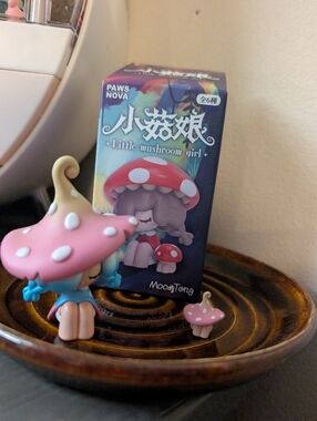 Moogutong Little Mushroom Girl Pink Blue  Macroon, OPEN BOX, SEALED bag, 2pc mus